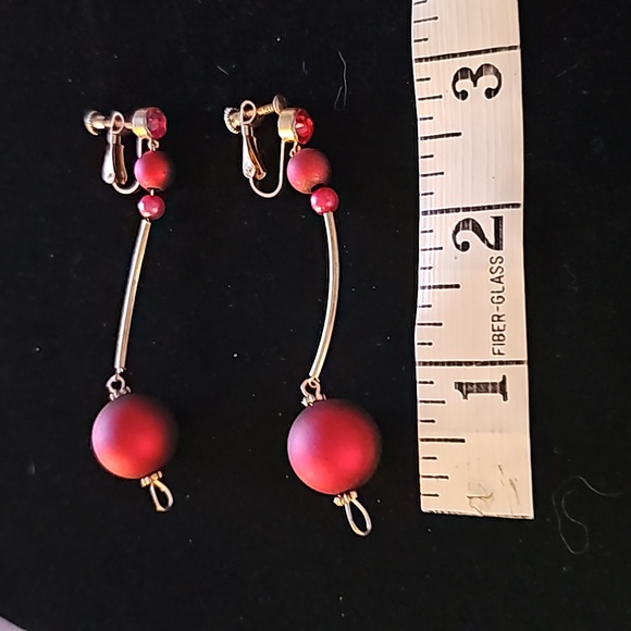 Vintage Red Satin and Gold Screw On Earrings🍀19 - Picture 2 of 3